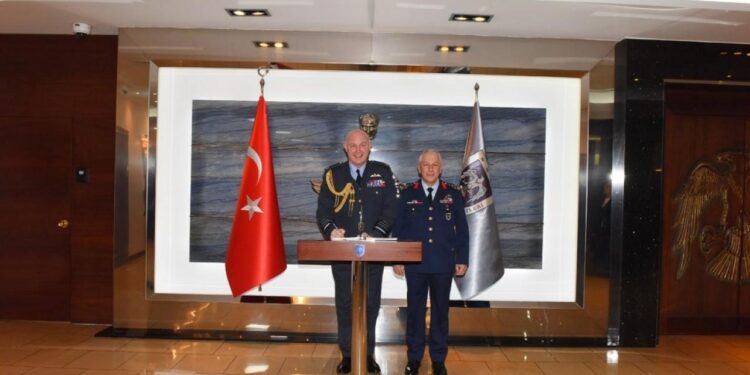 Son dakika: Türkiye ve İngiliz ordusundan kritik görüşme