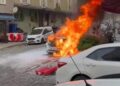 Sultangazi’de park halindeki cip alev alev yandı