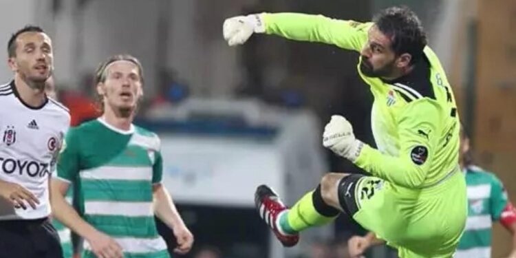 Süper Lig ekibinde oynamıştı! 2 Şampiyonlar Ligi kazanan efsane 40 yaşında bıraktı