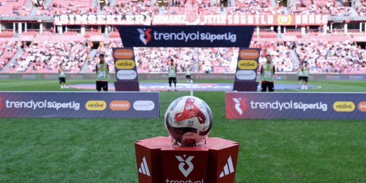 Taraftarlara müjde! Süper Lig maçının biletleri ücretsiz