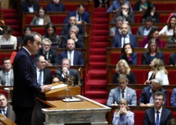 Tartışmalı emeklilik reformu askıya alınıyor