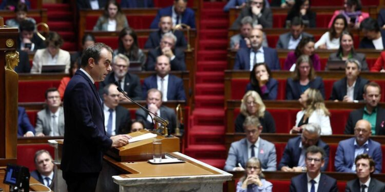 Tartışmalı emeklilik reformu askıya alınıyor