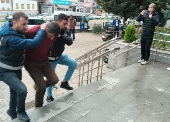 Tartıştığı babasını pompalı tüfekle vurarak öldürdü!