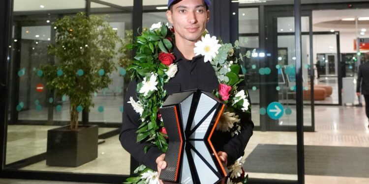 Toprak Razgatlıoğlu yurda döndü! Yeni hedefini açıkladı