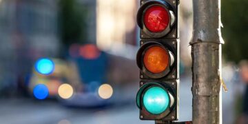 Trafik ışıklarına bir renk daha ekleniyor! Trafiği yüzde 94 azaltacak