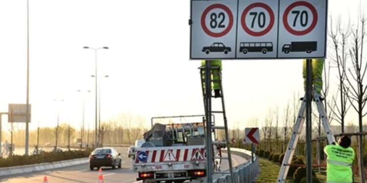Trafikte yeni dönem: Kafa karıştıran 20 bin levha kaldırıldı