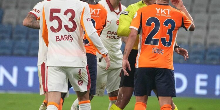 Trio, Başakşehir – Galatasaray maçında gündem olan tartışmalı pozisyona son noktayı koydu