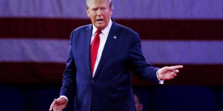 Trump: ABD’ye ilerleyen denizaltı imha edildi