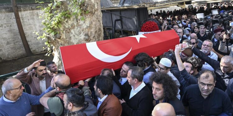 Usta sanatçı Niyazi Sayın ebediyete uğrulandı