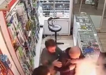 Van’da cep telefonu bataryası bomba gibi patladı