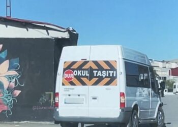 Van’da şok operasyon: Üzerinde ‘okul taşıtı’ yazıyordu, içinden uyuşturucu fışkırdı