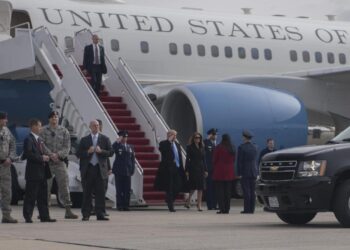 Yakıt molasına zirve sığdırdı! Trump Güneydoğu Asya turunda!