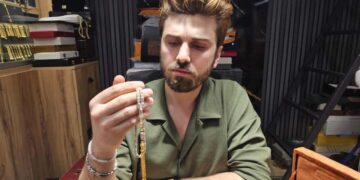 Yapımı tam 3 ay sürdü, 150 bin TL’ye satıldı! Pırlanta ve altınlı tespih görücüye çıktı