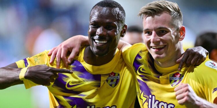 Yeni hoca derbi zaferiyle başladı! Kritik maçı kazanıp hayata döndüler