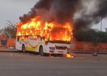 Yolcu otobüsü alev alev yandı: 19 kişi öldü