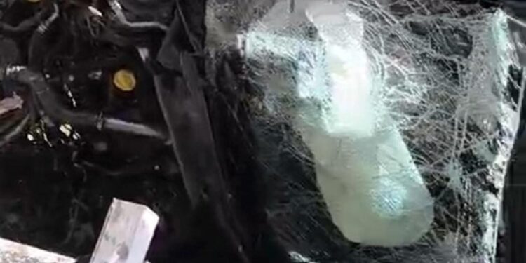 Yüksekova’da otomobil dereye uçtu: 4 yaralı