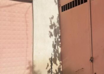 1 metrelik obruklar oluştu, Evlerin duvarları çatladı