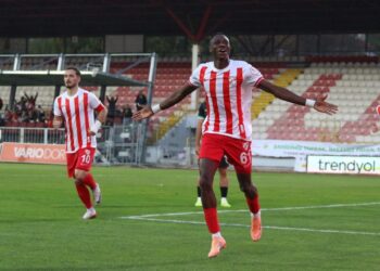 10 kişi kalan lider hezimet yaşadı! Zirve el değiştirebilir