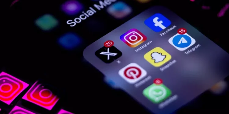 Bakan Göktaş: 15 yaş altına internet için düzenleme