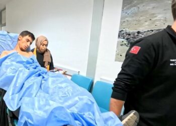 16 yaşındaki çocuk, tartıştığı genci bıçakla ağır yaraladı