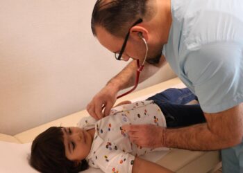 200 binde bir görülen hastalık! 2 yaşındaki çocuğun göğüs boşluğu bağırsakla doldu!