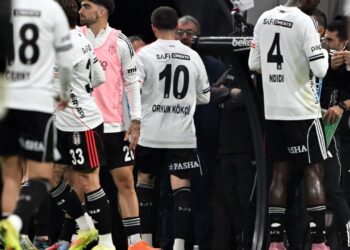 273 maçta sadece 1 kez atılan yıldız, Süper Lig’de kart rekorunu kırdı