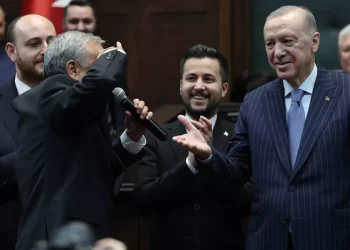 3 Milletvekili AK Parti’ye Katıldı, Selamıyla Gündem Oldu