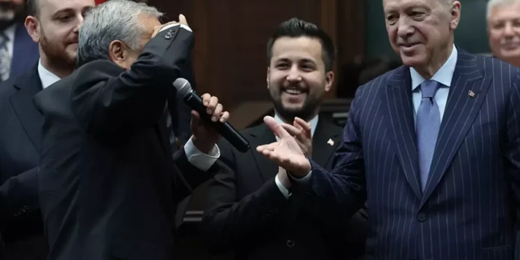 3 Milletvekili AK Parti’ye Katıldı, Selamıyla Gündem Oldu