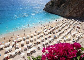 64 milyar dolar turizm gelirine ulaşılması bekleniyor!