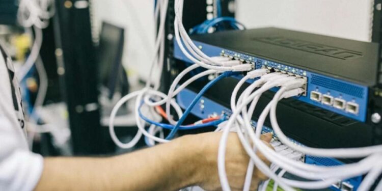 ABD merkezli teknoloji devi duyurdu! 2 bin 700 kişi işten çıkartılıyor