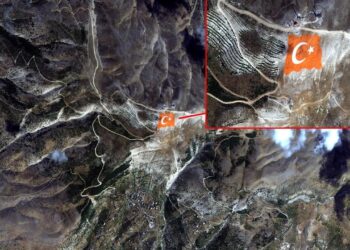 Ahır Dağı zirvesine işlenen Türk bayrağı Göktürk-1 ile uzaydan görüntülendi