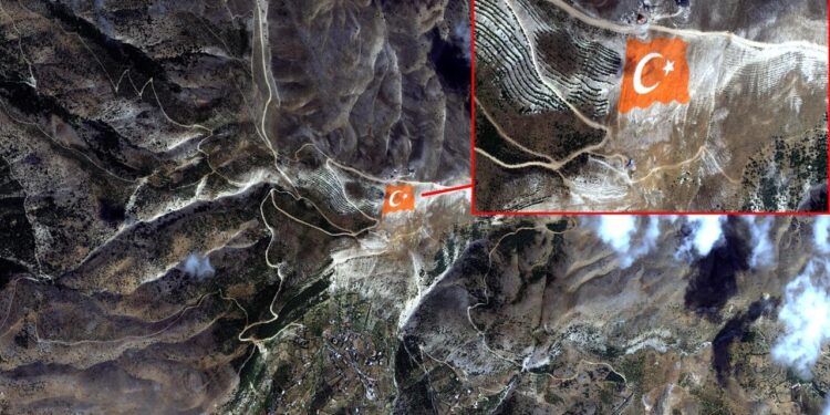 Ahır Dağı zirvesine işlenen Türk bayrağı Göktürk-1 ile uzaydan görüntülendi