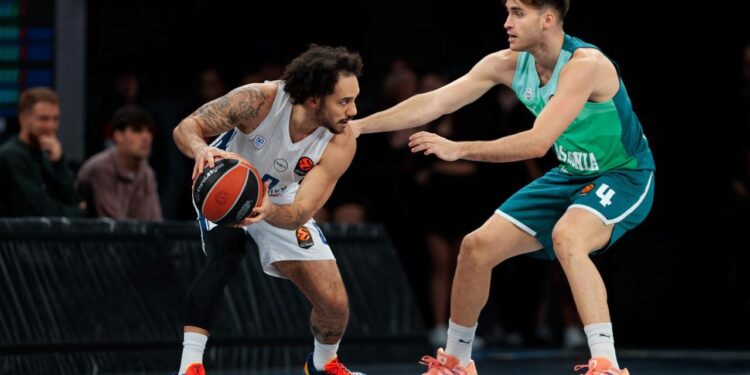 Anadolu Efes deplasmanda yıkıldı