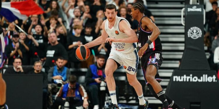 Anadolu Efes, Fransa’dan zaferle döndü