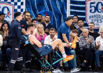 Anadolu Efesli basketbolcu Georgios Papagiannis ameliyat edildi