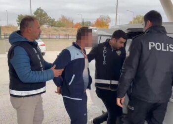 Anne ve babasını öldüren gence 74 yıl hapis cezası