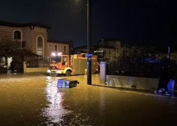 Hortum Antalya’yı yıktı geçti