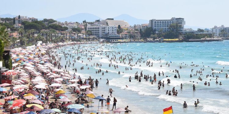 Antalya’da turist sayısı 16 milyonu geçti!