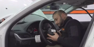 Aracını Satmak İsterken Cebinden Para Verdi