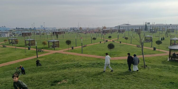 Atatürk Havalimanı Millet Bahçesi’ne ilk gününde yüzlerce vatandaş akın etti