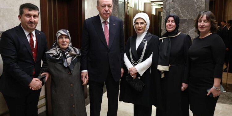 Atatürk’ün dayısının soyundan gelen Aldırma Ailesi, Erdoğan çiftiyle bir araya geldi