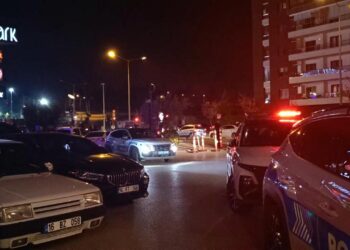 AVM’de bekçilere silah gösteren şüpheli gözaltına alındı