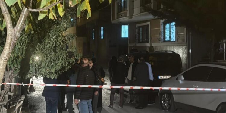 Bağcılar’da bir evde tüp patladı: Yaralılar var