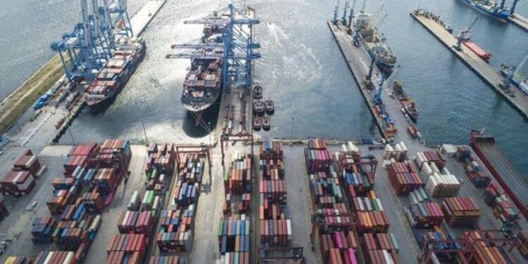 Bakan Bolat duyurdu: İhracatta Cumhuriyet tarihi rekoru kırıldı!