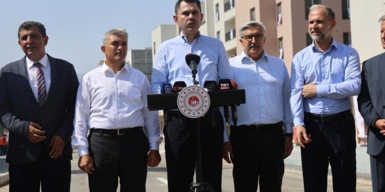 Bakan Kurum: Günde 550 konut yapıyoruz! Her 3 depremzededen 2’si evlerine kavuştu…