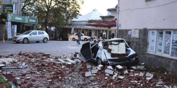 Bakan Memişoğlu duyurdu: Balıkesir’deki depremde yaralanan vatandaşlar taburcu edildi