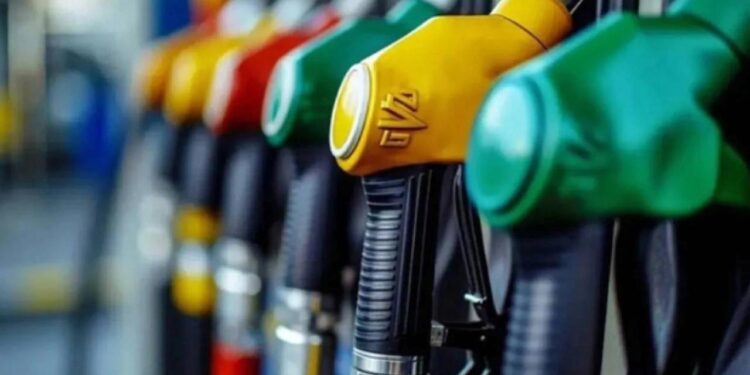 Benzine zam geliyor