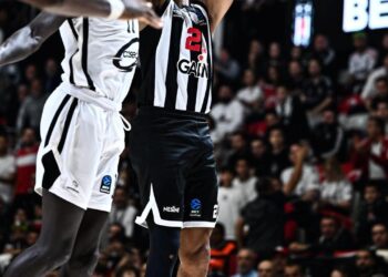 Beşiktaş, Fransız takımına 30 sayı fark attı
