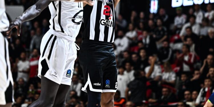 Beşiktaş, Fransız takımına 30 sayı fark attı