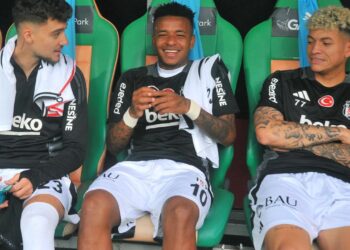 Beşiktaş’ın eski yıldızı Jhon Duran’ı kutladı: ‘Makine’